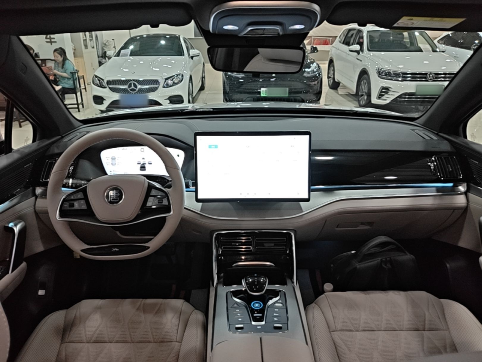 BYD Tang New Energy 2025 DM-i 115KM Prestige Model - Executive — снимка 12