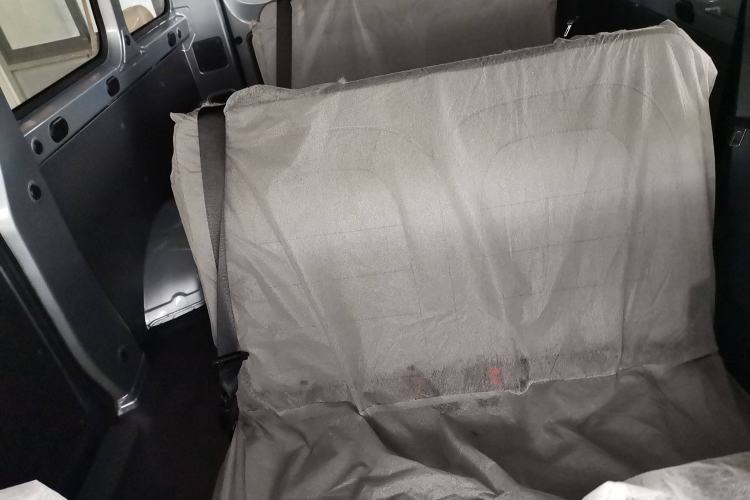 Used Wuling Yangguang 2024 300KM Comfort Version Passenger Van 75kW
