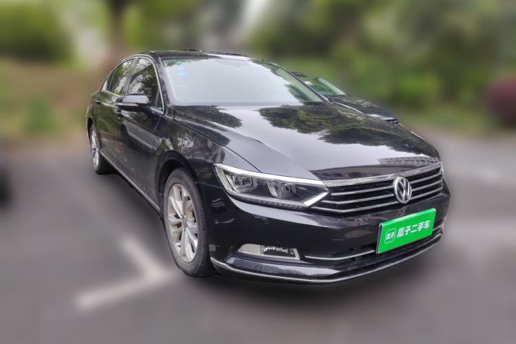 Used Volkswagen Magotan 2019 330TSI DSG Luxury Model China V Standard Front Right 45 Deg