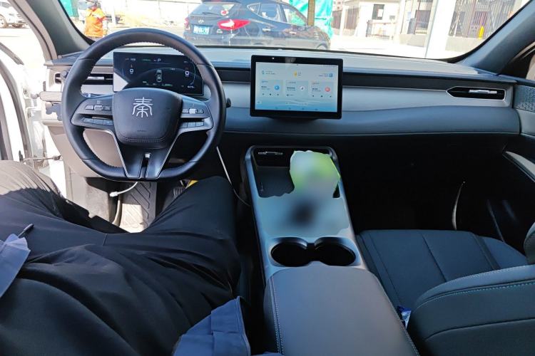 Used BYD Qin PLUS 2025 DM-i Smart Drive 55KM Leading Model Center Console