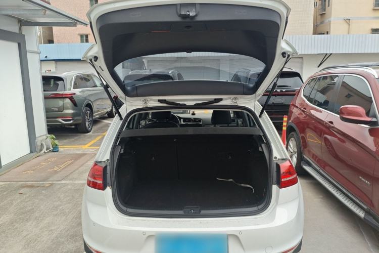 Used Volkswagen Golf 2016 230TSI Automatic Luxury Version Trunk