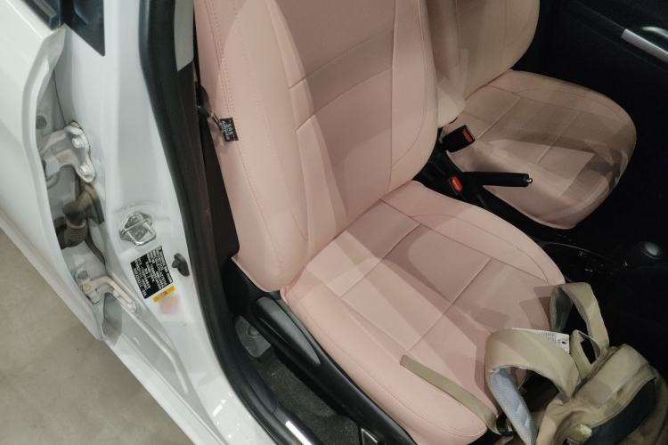 Used Toyota YARiS L Zhi Xuan 2017 1.5G CVT JingSu Model with Upgraded Sunroof Right Front Seat