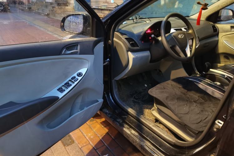 Used Hyundai Verna (older generation) 2014 1.4L Manual Smart GLS Trim Driver Seat