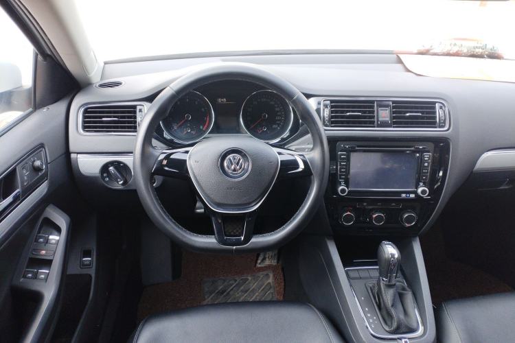 Used Volkswagen Sagitar 2015 230TSI Automatic Comfort Version
