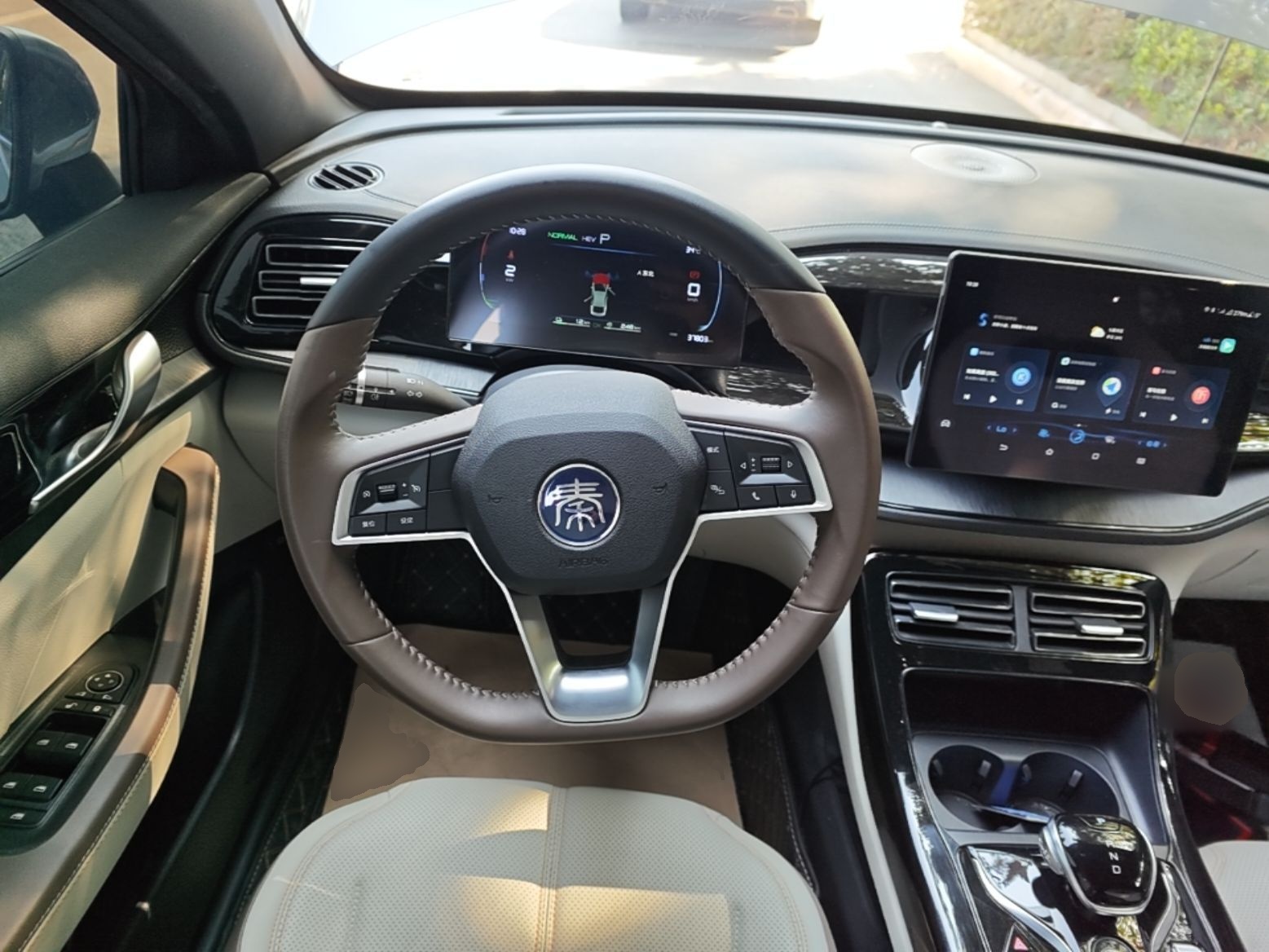 BYD Qin PLUS 2024 HONOR Edition DM-i 55KM Leading Model — снимка 13