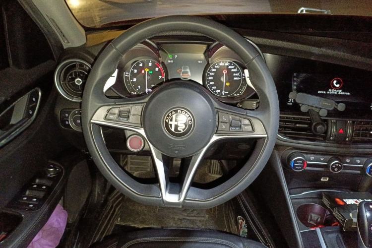 Used Alfa Romeo Giulia 2017 2.0T 280HP Luxury Edition
