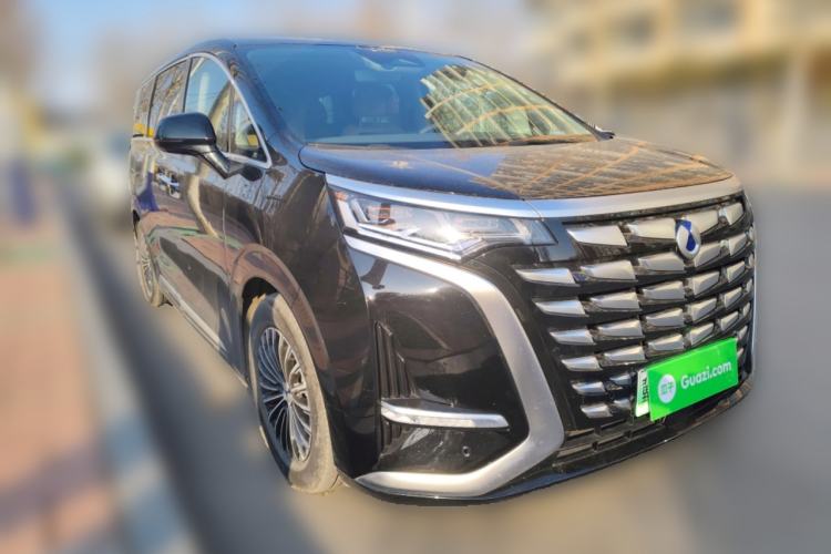 Used Denza D9 2023 DM-i 945 Business Edition Front Right 45 Deg