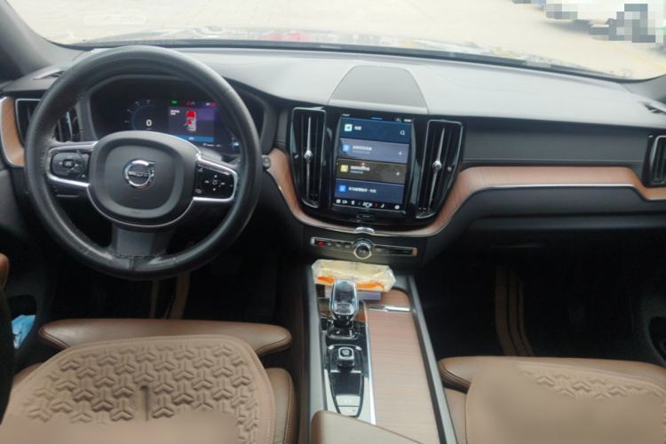 Used Volvo XC60 2024 B5 4x4 Smart Luxury Edition Interior 2
