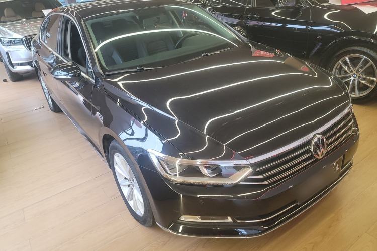 Used Volkswagen Magotan 2019 330TSI DSG Leading Model China VI Standard Front Right 45 Deg