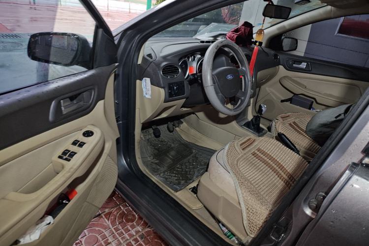 Used Ford Focus 2013 Sedan Classic 1.8L Manual Base Model