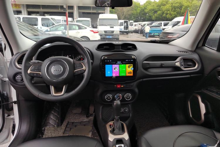 Used Jeep Renegade 2017 180T Automatic High-Energy Version Center Console