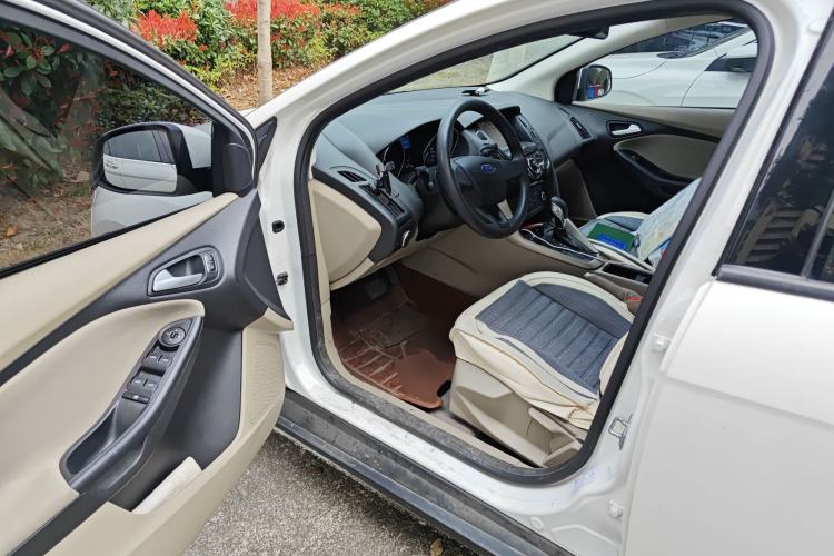 Used Ford Focus 2015 Sedan 1.6L Automatic Comfort Model
