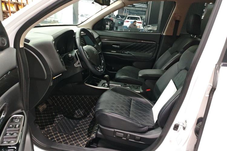 Used Mitsubishi Outlander 2021 2.4L 4x4 Comfort Edition 5 Seats Left Front Seat