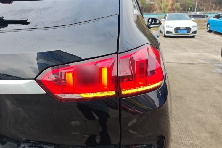 Used Wey VV5 2021 1.5T Two-Wheel Drive Color Pioneer
