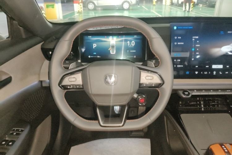 Used CHANGAN UNI-V 2025 Model Third-Generation 2.0T Dynamic Edition
