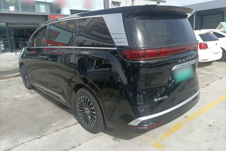 Used Denza D9 2025 DM-i Smart Drive 1020 Four-Wheel Drive Deluxe Model
