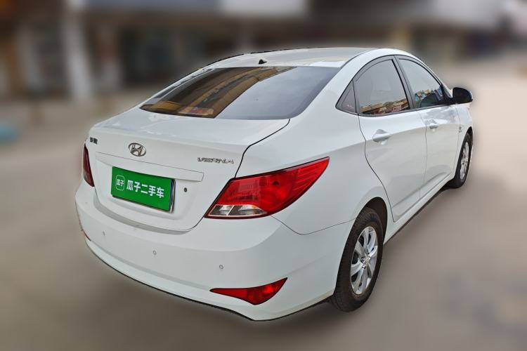 Used Hyundai Verna (older generation) 2014 1.4L Manual Smart GLS Trim Rear Right 45 Deg