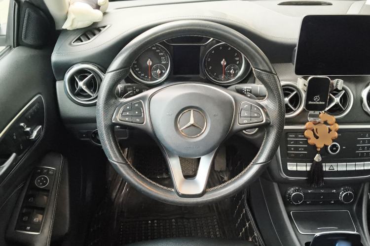 Used Mercedes-Benz GLA 2018 GLA 220 4MATIC Sport Edition Steering Wheel