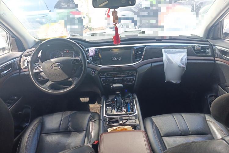 Used GAC Trumpchi GS8 2017 320T Two-Wheel Drive Luxury Smart Connectivity Version (7 Seats) Center Console