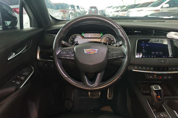 Used Cadillac XT4 2018 28T 4x4 Leading Sport Model
