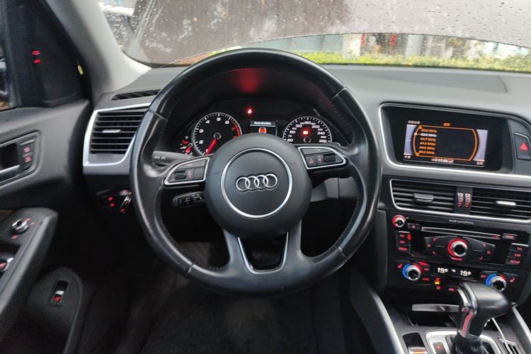 Used Audi Q5 2017 40 TFSI Technology Edition Steering Wheel