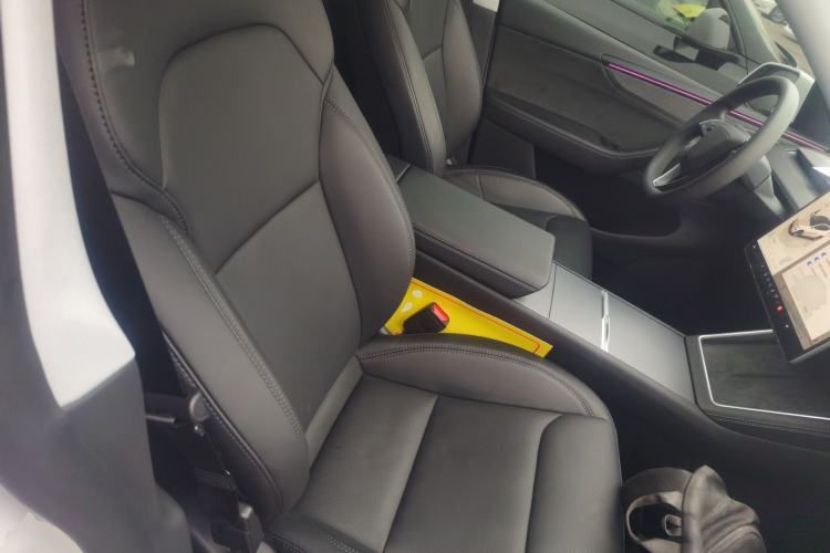 Used Tesla Model Y 2025 Long-Range All-Wheel-Drive Version
