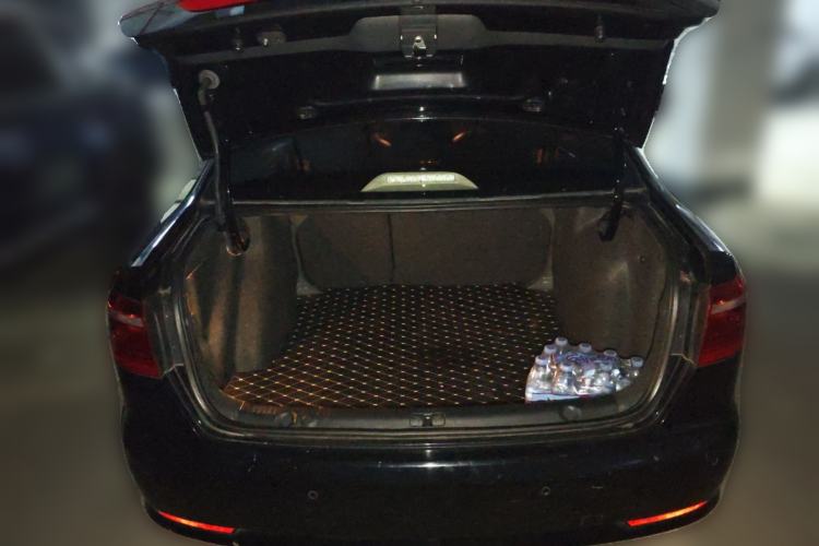 Used Volkswagen Lavida 2013 1.6L Automatic Comfort Edition Trunk