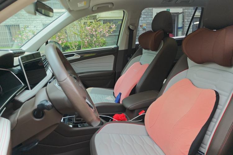 Used Volkswagen Tiguan L 2023 330TSI Automatic Two-Wheel Drive R-Line Flagship Edition Left Front Seat