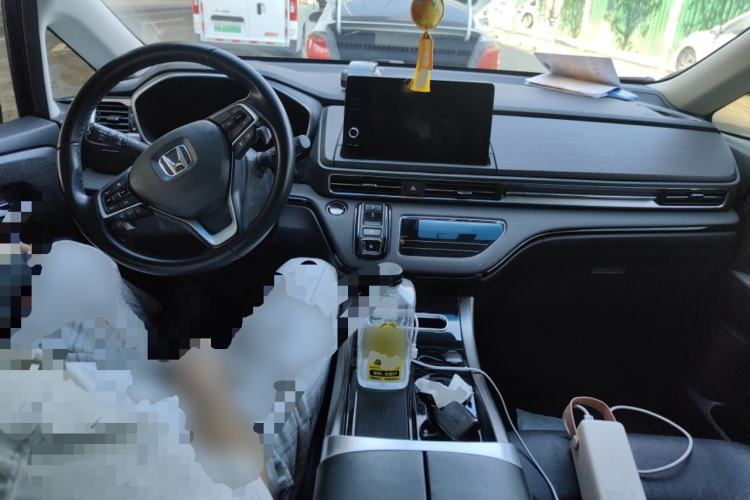 Used Honda Elysion 2022 2.0L eHEV Luxury First Edition Center Console