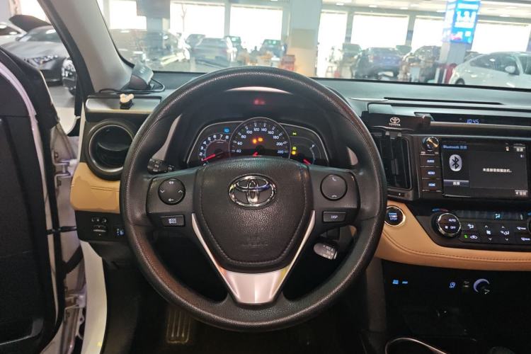 Used Toyota RAV4 2016 2.0L CVT Two-Wheel Drive Fashion Edition China V Standard
