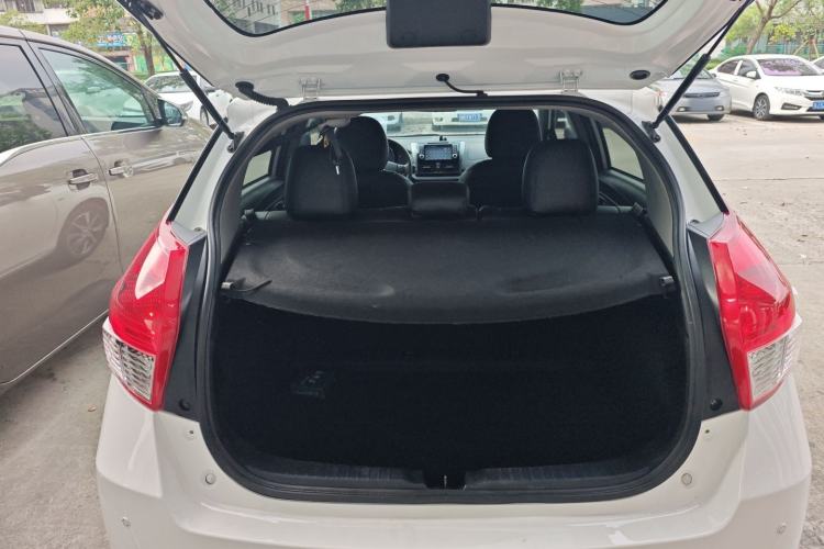 Used Toyota YARiS L Zhi Xuan 2015 1.5E Automatic Charm Edition Trunk