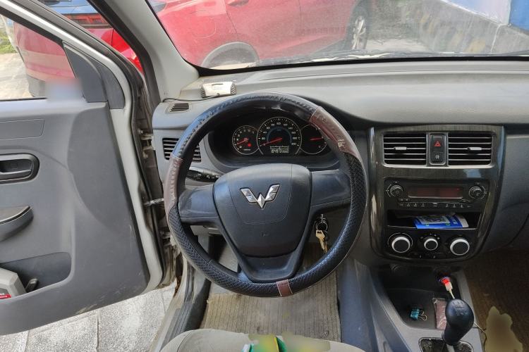 Used Wuling Rongguang V 2015 1.5L Base Version