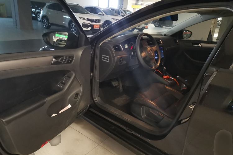 Used Volkswagen Sagitar 2014 1.6L Automatic Fashion Model Driver Seat