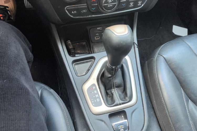 Used Jeep Cherokee 2017 2.0L Superior Edition
