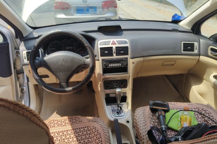 Used Peugeot 307 2010 Sedan 1.6L Automatic Comfort Edition Center Console