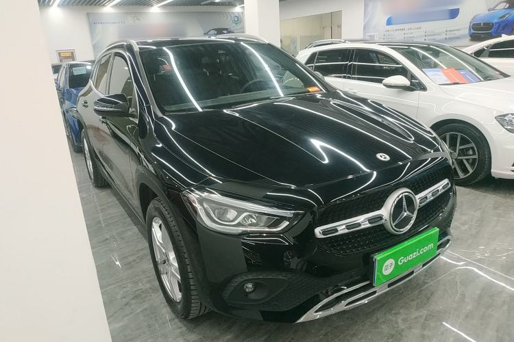 Used Mercedes-Benz GLA 2023 GLA 200 Front Right 45 Deg