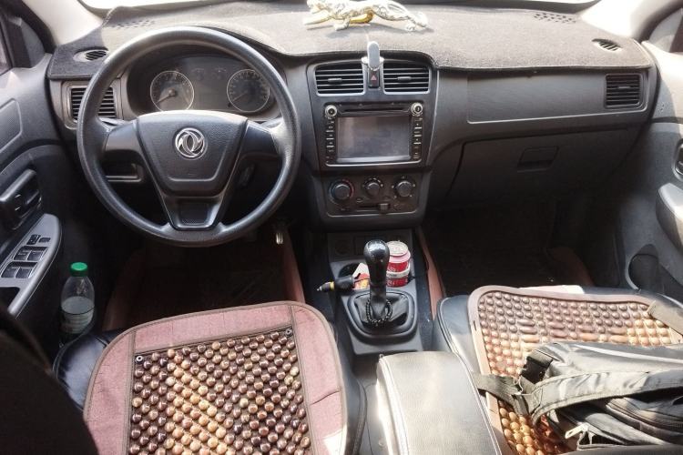Used Dongfeng Fengon 330 2014 1.5L Manual Utility Version DK15 Center Console