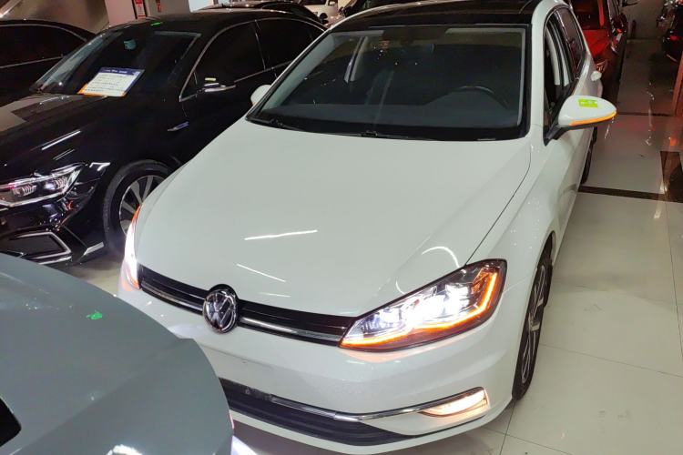 Used Volkswagen Golf 2018 230TSI Automatic Luxury Version
