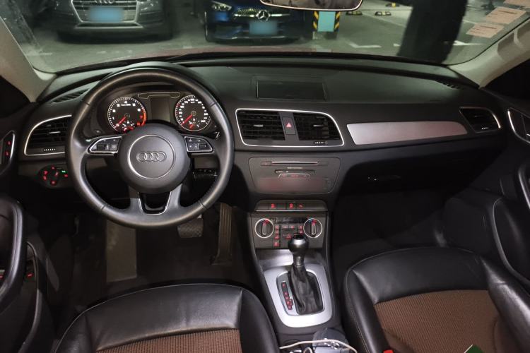 Used Audi Q3 2018 30th Anniversary Edition 30 TFSI Fashion Model Center Console