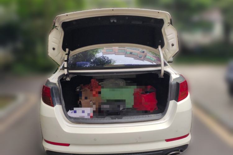 Used Kia K5 2011 2.0L Automatic DLX Trunk