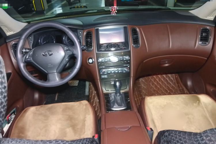 Used Infiniti QX50 2013 2.5L Two-Wheel-Drive Elegant Edition Center Console