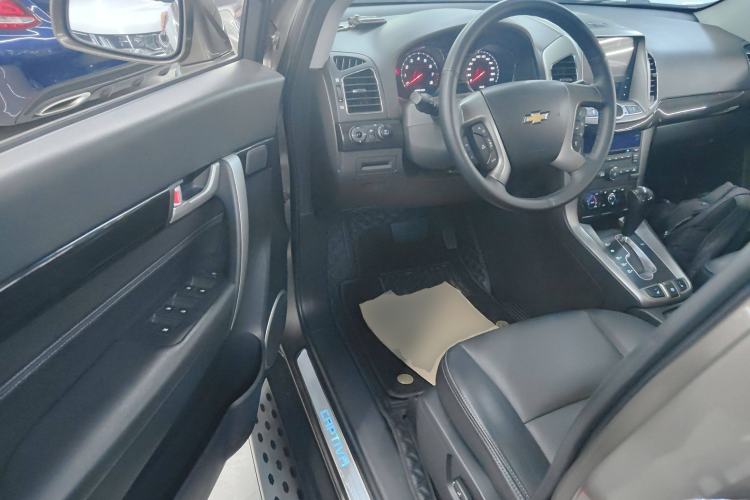 Used Chevrolet Captiva 2015 2.4L 4x4 Flagship Edition 7-Seater