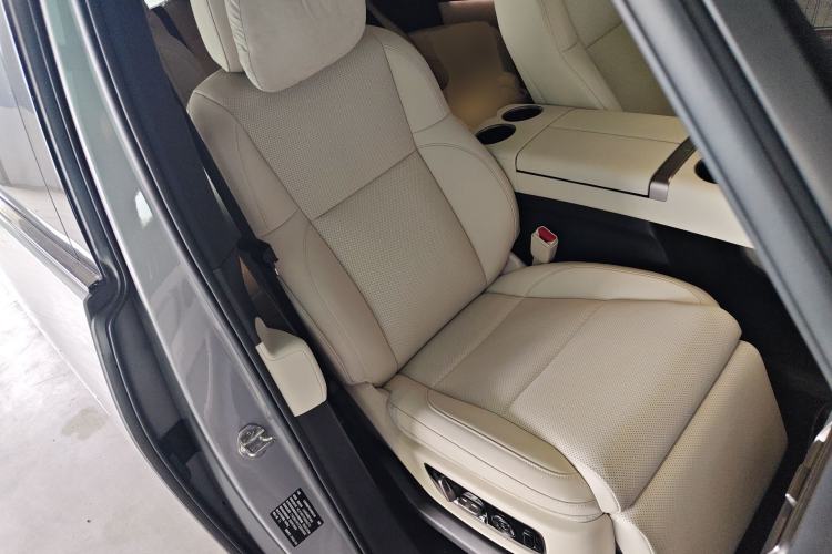 Used Li Auto MEGA 2025 Ultra Smart Refreshed Edition
