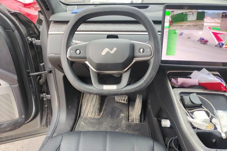 Used ONVO Luxeed L90 2025 Model—Max Six-Seater Version Steering Wheel