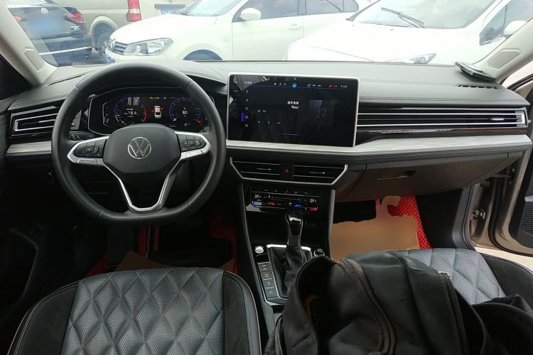 Used Volkswagen Sagitar 2023 300TSI DSG Excellence Edition Center Console