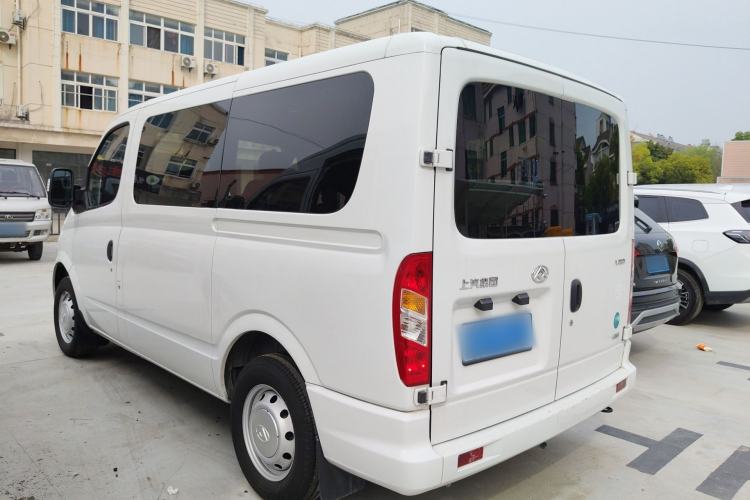 Used SAIC MAXUS Xintu V80 2023 2.0T AMT Classic Aoyuntong Short Wheelbase Ultra-Low Roof 5/6-Seater
