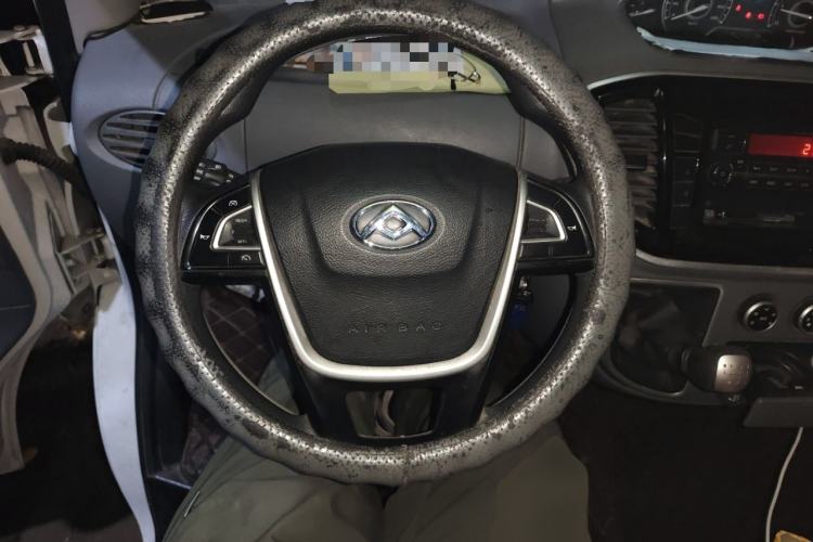 Used SAIC MAXUS Xintu V80 2019 2.5T Classic Edition 6-Speed Manual – Aoyuntong Modified Version Short Wheelbase Mid-Height Roof 5/6 Seats