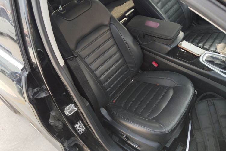 Used Ford Edge 2016 EcoBoost 245 Two-Wheel-Drive Titanium 7-Seater Right Front Seat