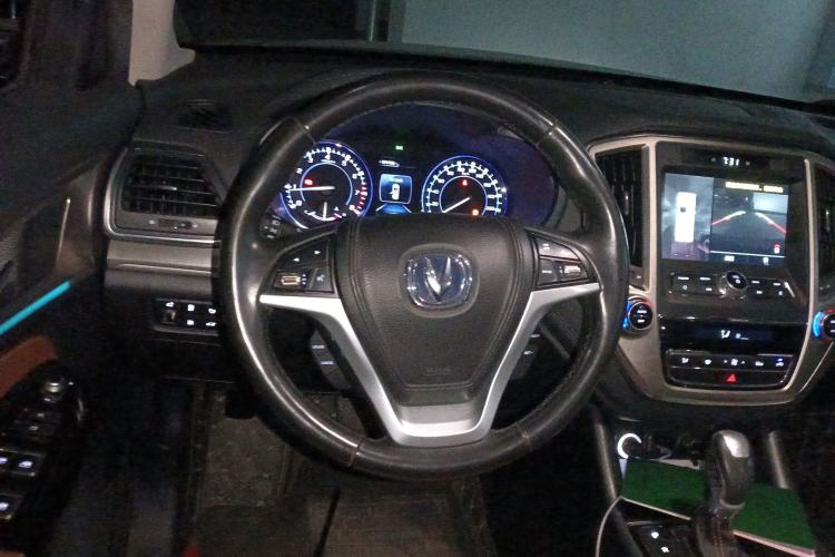 Used Changan CS95 2017 2.0T Four-Wheel Drive SmartDrive Edition
