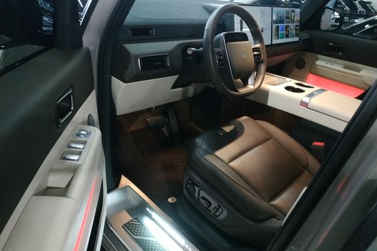 Used Li Auto MEGA 2024 Ultra Model
